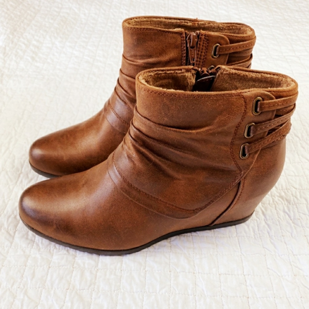 NWT- Bear Traps Hidden Wedge Booties Brown Sz 10 M